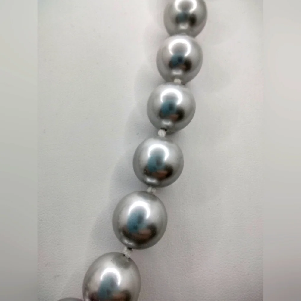 Fashion Faux Light Grey Pearls Chunky Choker Style Necklace - Picture 3 of 3